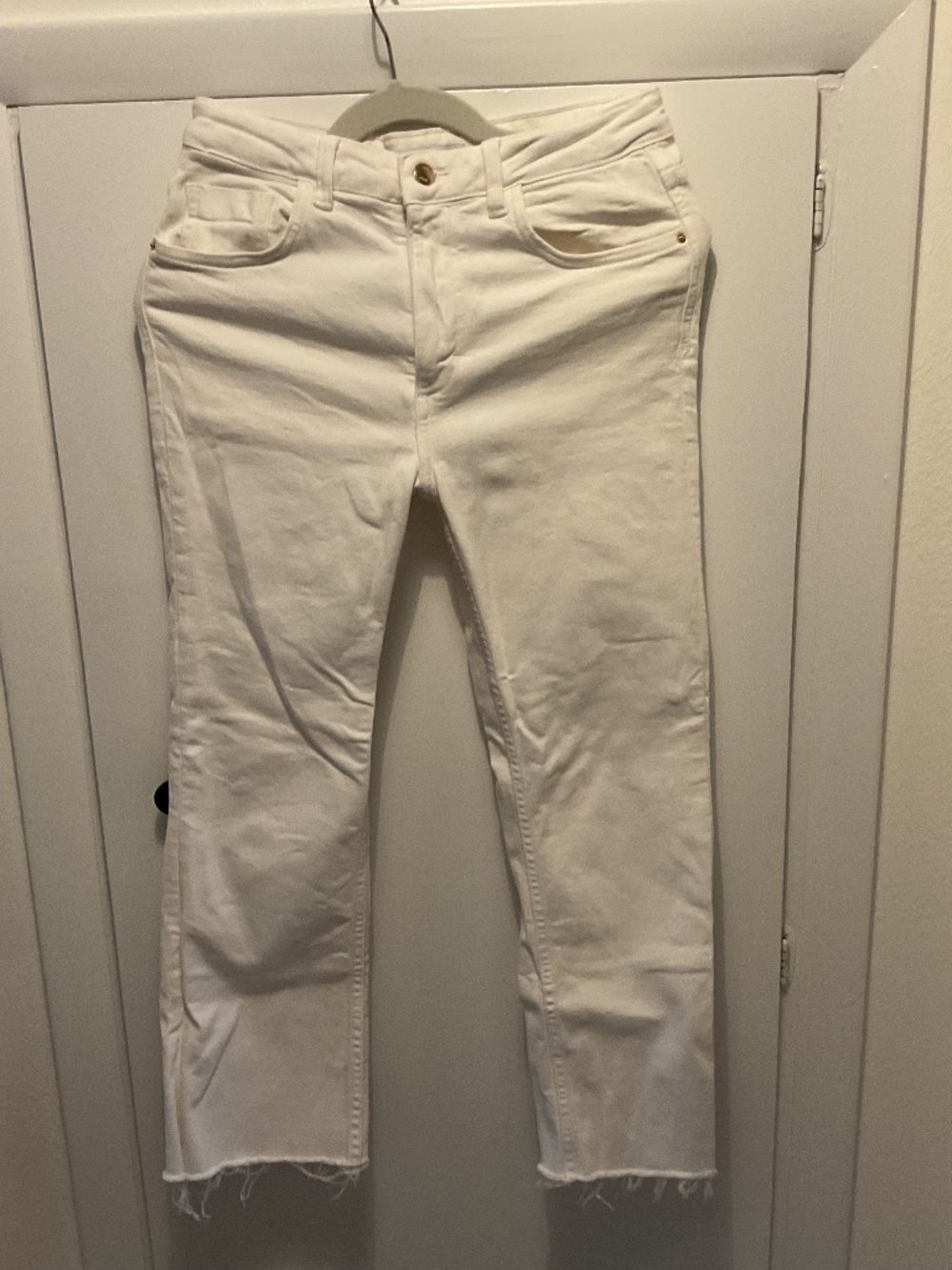 Zara White Cropped Denim, Size 6